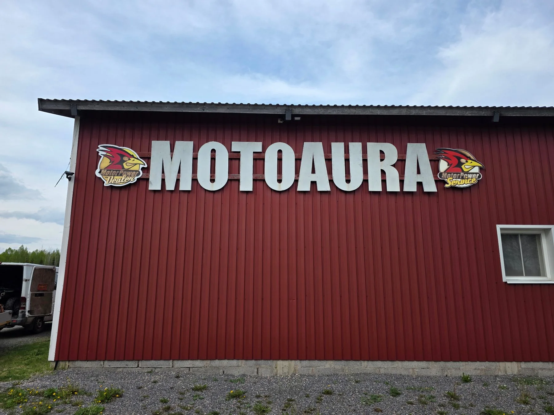 Motoauran toimitila Heikinsuontiellä Aurassa